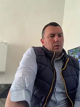 Mike8523 online show from April 2026 09:37:01 AM