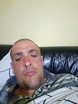 Davideee77777 online show from May 2026 06:15:02 PM
