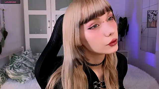 Cherry Bite online show from November 2025 09:47:01 PM