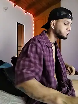 Snapshot of morenosiam chatting on November 2025 03:42:02 AM morenosiam online show from November 2025 03:42:02 AM