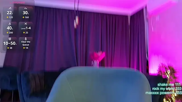 CutiePie69   online show from December 2025 08:39:02 PM