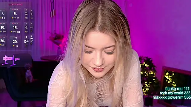 CutiePie69   online show from April 2026 07:58:01 PM