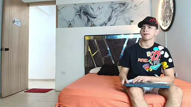 Snapshot of KING_OFF_BOYS chatting on November 2025 01:18:02 PM KING OFF BOYS online show from November 2025 01:18:02 PM