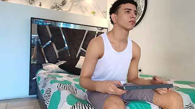 Snapshot of KING_OFF_BOYS chatting on November 2025 01:10:02 PM KING OFF BOYS online show from November 2025 01:10:02 PM