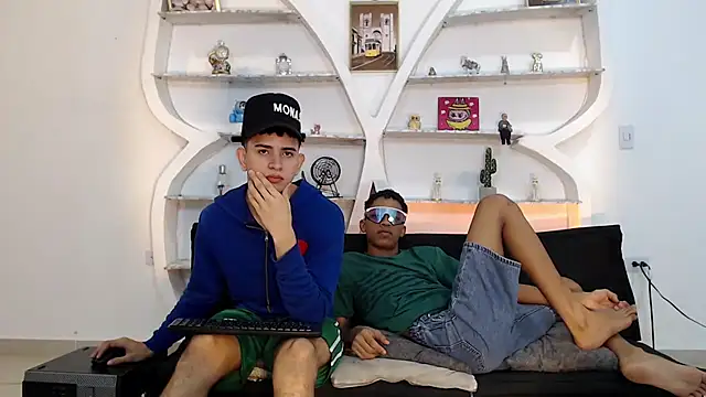 Snapshot of KING_OFF_BOYS chatting on December 2025 01:20:02 PM KING OFF BOYS online show from December 2025 01:20:02 PM