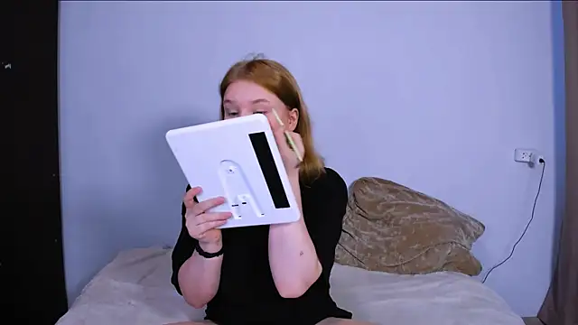 LaseyMoon online show from September 2025 02:00:02 AM