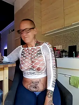 Snapshot of Emma_Milf25 chatting on March 2025 07:13:02 AM Emma Milf25 online show from March 2025 07:13:02 AM