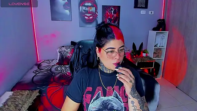 Snapshot of Veronika_metal chatting on September 2025 06:00:01 PM Veronika metal online show from September 2025 06:00:01 PM