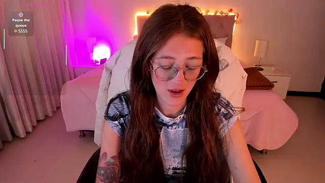 Snapshot of Emily_Warren_ chatting on November 2025 07:25:01 PM Emily Warren online show from November 2025 07:25:01 PM