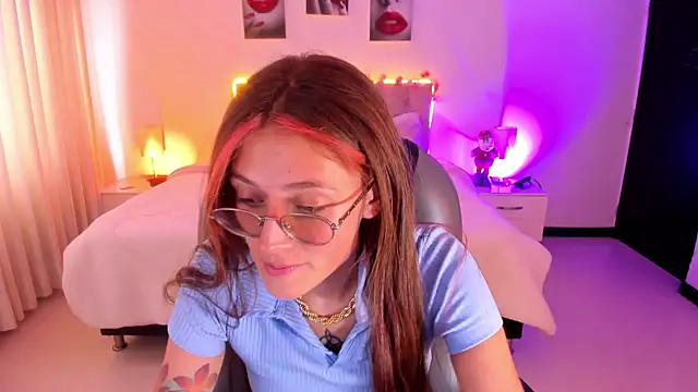 Snapshot of Emily_Warren_ chatting on December 2025 07:44:01 PM Emily Warren online show from December 2025 07:44:01 PM