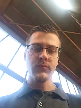 luckyluuk25 online show from March 2026 12:22:02 PM