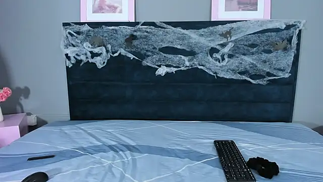 Snapshot of AzulMaverik chatting on November 2025 12:24:01 AM AzulMaverik online show from November 2025 12:24:01 AM