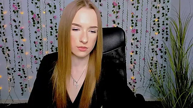 Snapshot of doll_vey chatting on March 2025 03:39:01 PM doll vey online show from March 2025 03:39:01 PM
