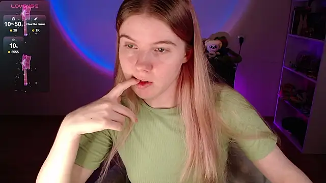 Strawberry juli online show from February 2026 04:31:01 AM