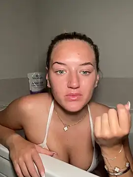 Snapshot of MissMaisiex chatting on October 2025 07:34:02 PM MissMaisiex online show from October 2025 07:34:02 PM