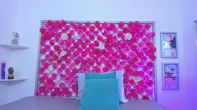 emmyrouse  online show from November 2025 07:24:01 PM