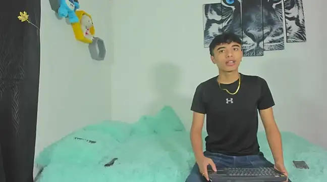 Snapshot of Maxxi_hot23 chatting on March 2025 12:31:02 PM Maxxi hot23 online show from March 2025 12:31:02 PM