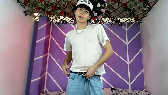 Snapshot of Maxxi_hot23 chatting on September 2025 07:28:02 PM Maxxi hot23 online show from September 2025 07:28:02 PM