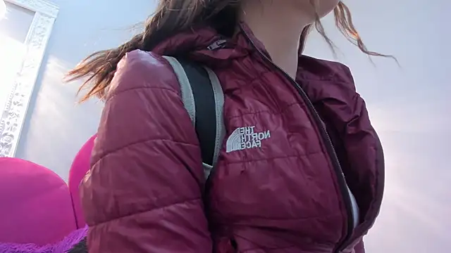 Bonniie 22 online show from September 2025 12:50:01 PM