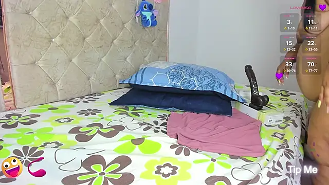 LunaaSweett online show from January 2026 07:11:01 PM