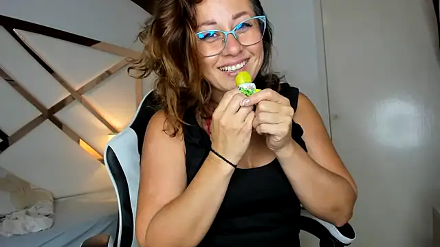 Snapshot of Allison_greey chatting on December 2025 07:40:02 PM Allison greey online show from December 2025 07:40:02 PM