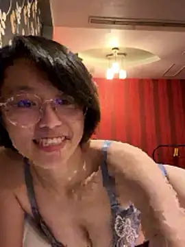 Snapshot of ladypaggy chatting on May 2026 06:51:02 AM ladypaggy online show from May 2026 06:51:02 AM