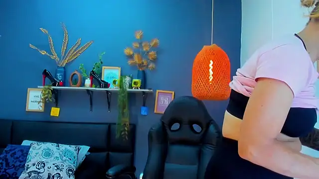 yessila parker online show from February 2026 09:54:01 AM