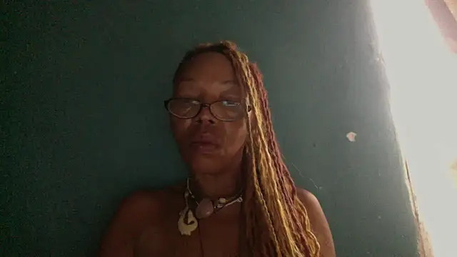 Ladyzee25 online show from October 2025 12:56:01 PM