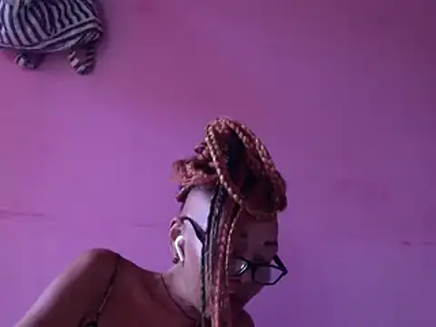 Ladyzee25 online show from April 2026 08:10:02 PM