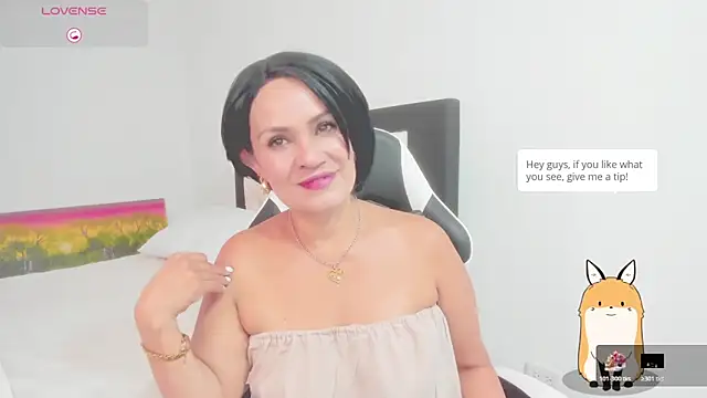 Snapshot of CarolinneFiotti chatting on February 2026 02:44:02 PM CarolinneFiotti online show from February 2026 02:44:02 PM