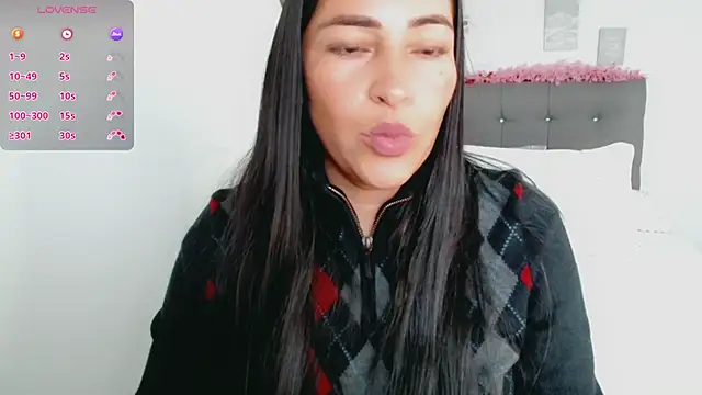 Snapshot of luna_lgomez_ chatting on January 2026 01:15:02 PM luna lgomez online show from January 2026 01:15:02 PM