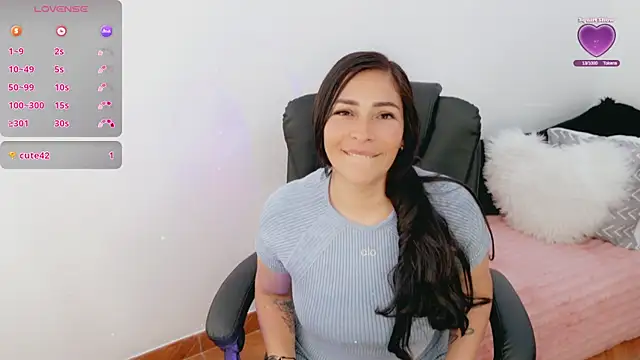 luna lgomez  online show from April 2026 01:41:01 PM