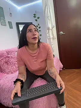 Snapshot of luna_lgomez_ chatting on June 2026 12:18:02 PM luna lgomez online show from June 2026 12:18:02 PM