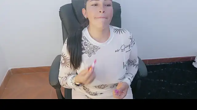 Snapshot of luna_lgomez_ chatting on June 2026 10:09:01 AM luna lgomez online show from June 2026 10:09:01 AM