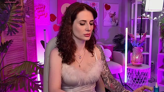 Snapshot of OliviaMcClean chatting on June 2026 02:40:01 PM OliviaMcClean online show from June 2026 02:40:01 PM