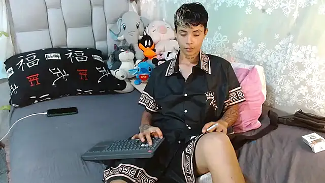 Snapshot of aron_love_maya chatting on November 2025 01:48:01 AM aron love maya online show from November 2025 01:48:01 AM