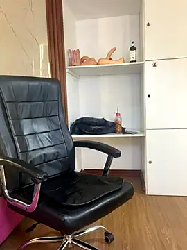 Snapshot of PinkyMoon chatting on November 2025 05:39:02 AM PinkyMoon online show from November 2025 05:39:02 AM