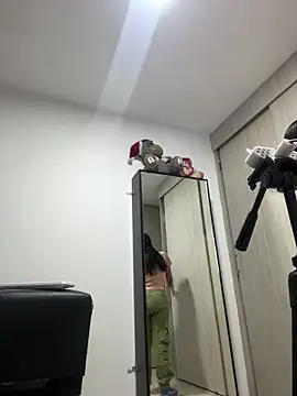 Snapshot of ElectraRhodes1 chatting on February 2026 10:26:02 PM ElectraRhodes1 online show from February 2026 10:26:02 PM