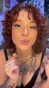 Snapshot of LiraSonnett chatting on December 2025 09:10:02 PM LiraSonnett online show from December 2025 09:10:02 PM