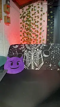 Snapshot of LiraSonnett chatting on January 2026 09:31:02 PM LiraSonnett online show from January 2026 09:31:02 PM