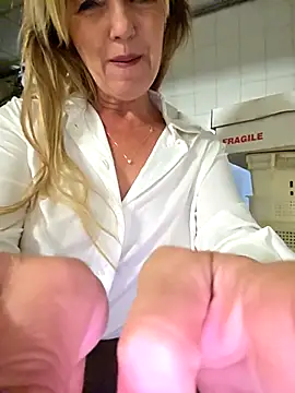 Snapshot of Melody73 chatting on November 2025 09:18:02 AM Melody73 online show from November 2025 09:18:02 AM