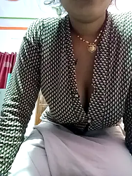 Snapshot of Beautiful_Puja chatting on March 2025 02:21:01 AM Beautiful Puja online show from March 2025 02:21:01 AM