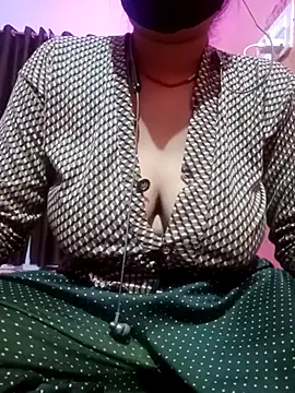 Snapshot of Beautiful_Puja chatting on March 2025 04:40:02 PM Beautiful Puja online show from March 2025 04:40:02 PM