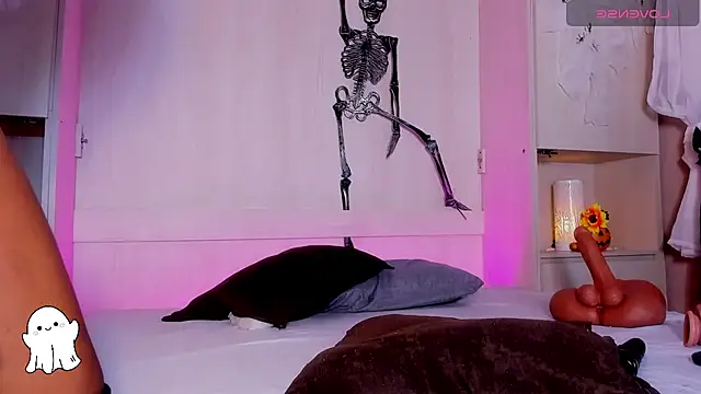 BeverlySteel online show from October 2025 04:21:01 AM