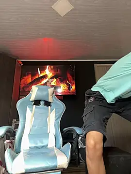 Snapshot of Miguel_bigcock chatting on March 2025 02:25:02 PM Miguel bigcock online show from March 2025 02:25:02 PM