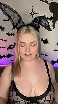 Snapshot of April_Vancee chatting on October 2025 01:33:02 PM April Vancee online show from October 2025 01:33:02 PM