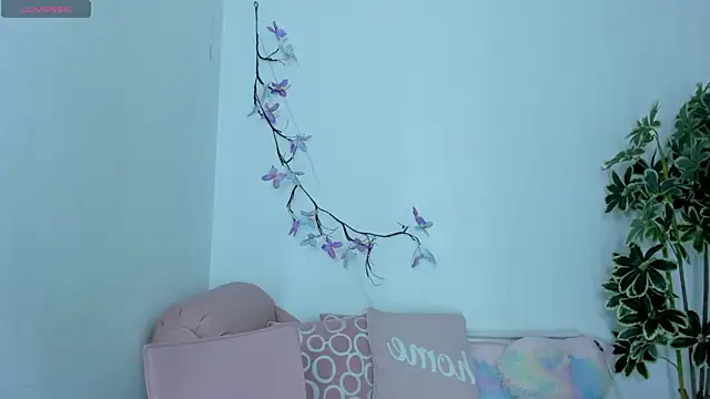 SaskiaGrendel online show from October 2025 06:07:02 PM