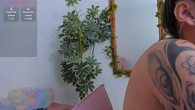 Snapshot of SaskiaGrendel chatting on February 2026 12:06:01 AM SaskiaGrendel online show from February 2026 12:06:01 AM