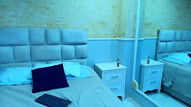 LexiAndDeker online show from September 2025 04:44:02 PM