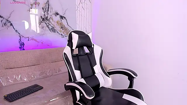 LexiAndDeker online show from October 2025 05:20:02 PM